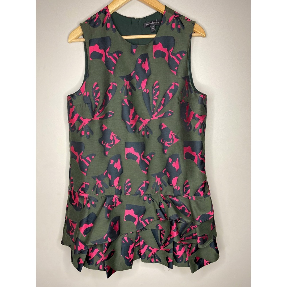 Banana Republic drop down sleeveless ruffle dress